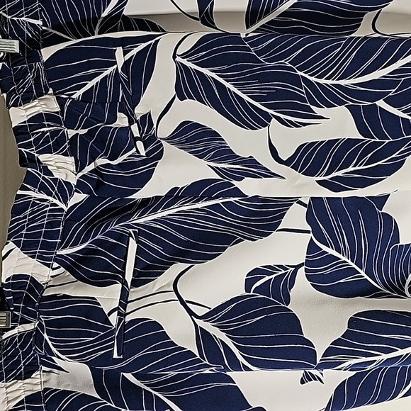 Liz Claiborne women's 20 W. Pants with tie in front White with blue leaves Comfy - Picture 4 of 7